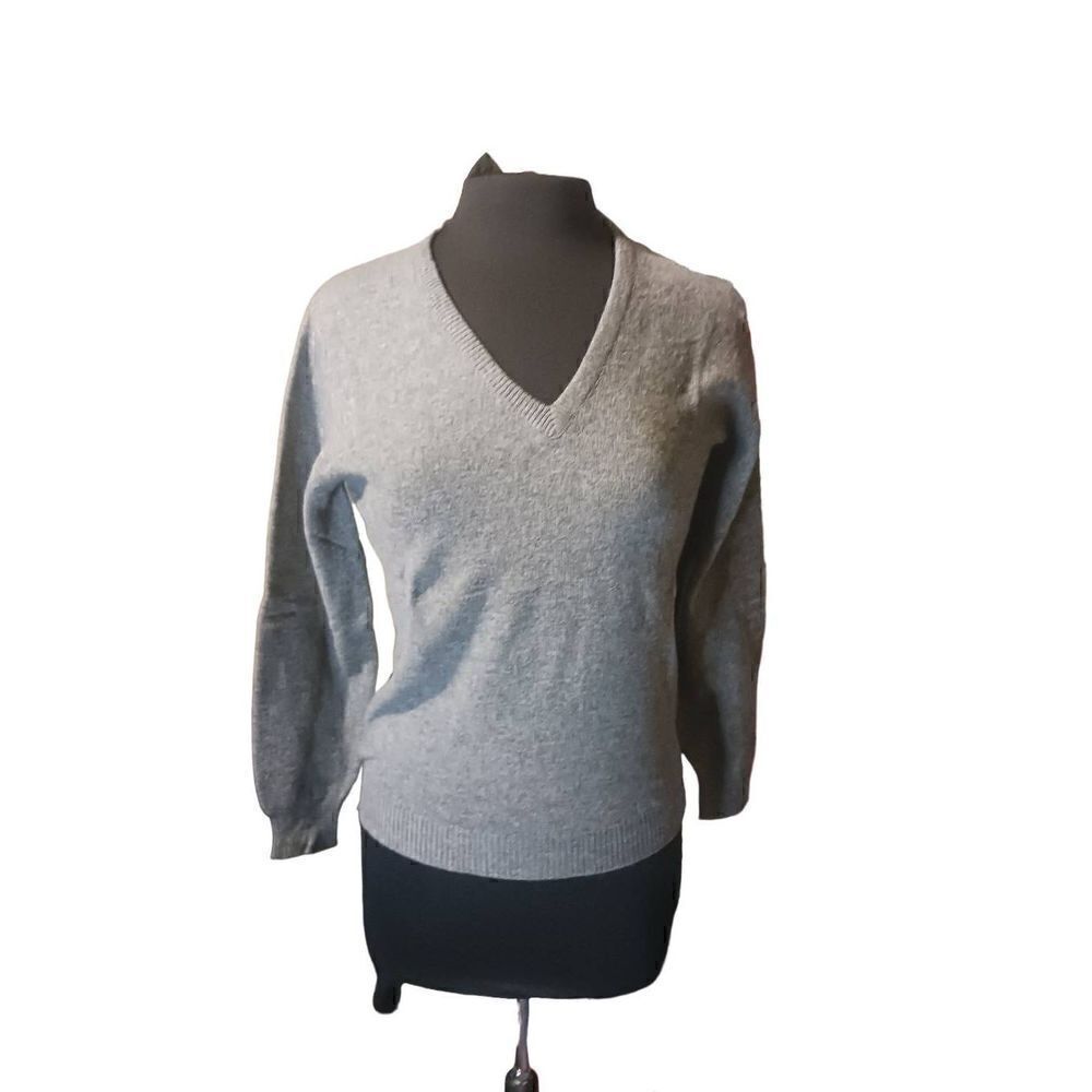 100% lambswool made in Scotland vee neck sweater Unisex